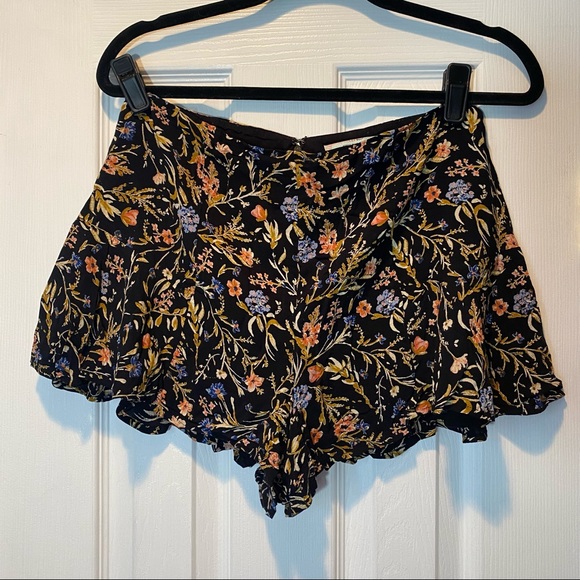 Urban Outfitters Kimchi Blue Floral Ruffle Shorts in Black/Gold - Picture 3 of 9